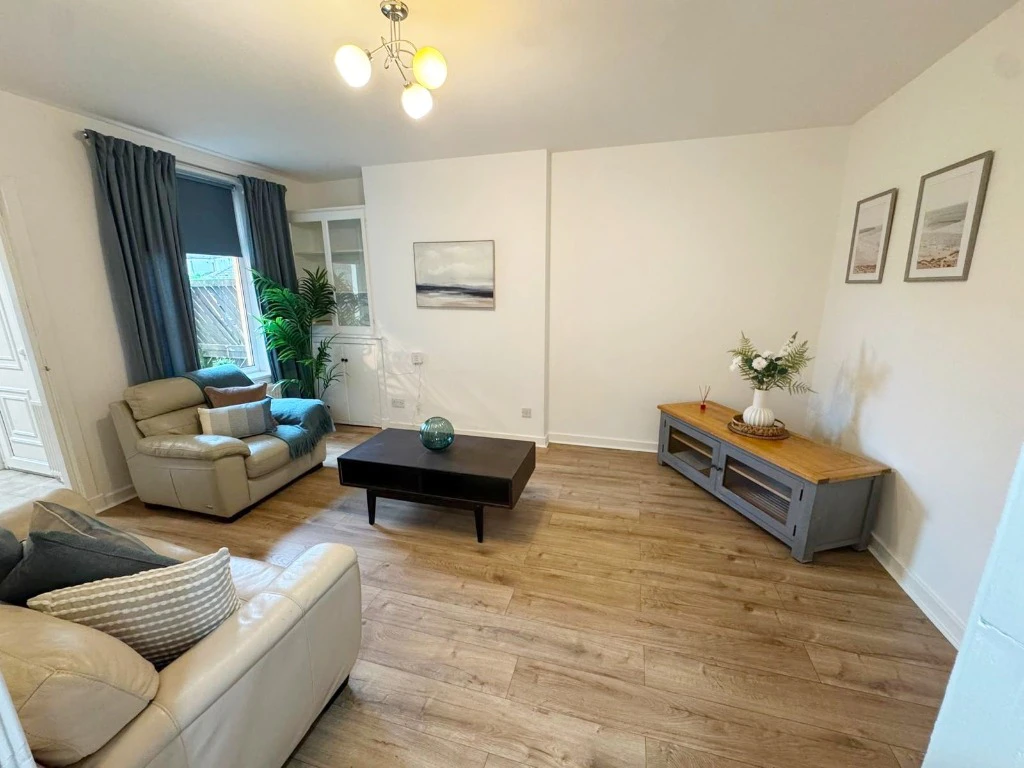 2 bedrooms flat in North Ayrshire
