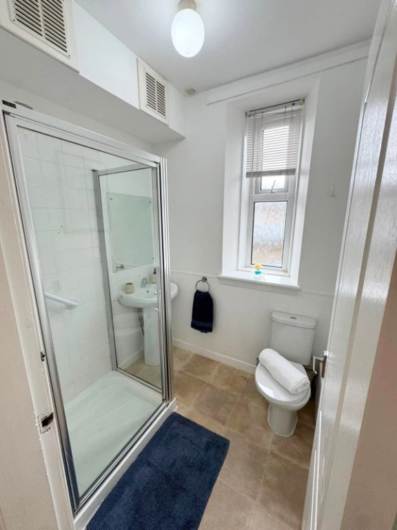 2 bedrooms flat in North Ayrshire