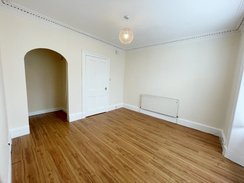2 bedrooms flat in North Ayrshire