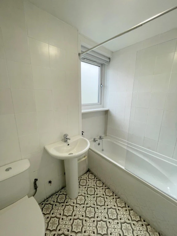 2 bedrooms cottage in Glasgow