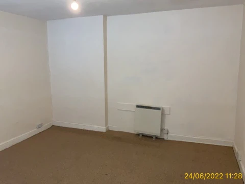2 Bed Flat, Broad Street - Photo 9