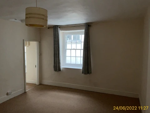 2 Bed Flat, Broad Street - Photo 10
