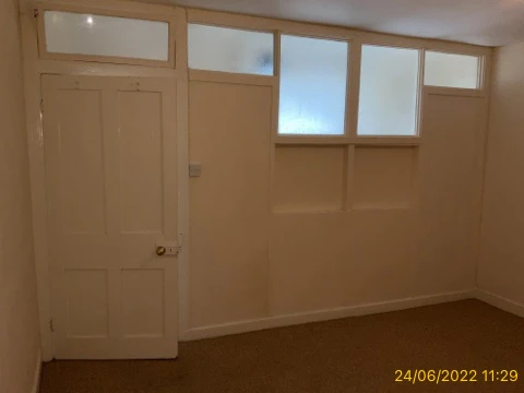 2 Bed Flat, Broad Street - Photo 8
