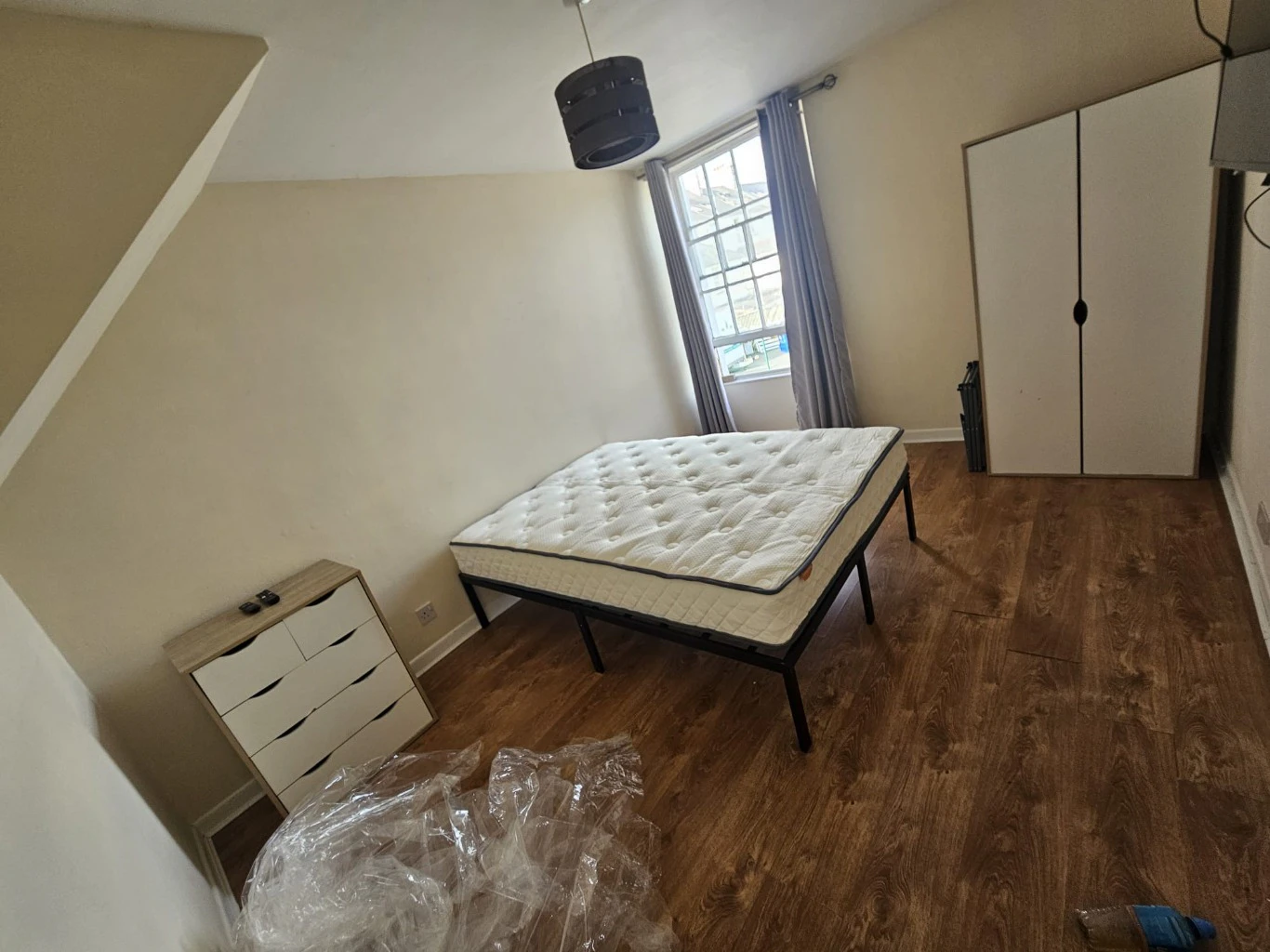 Furnished Room, Newport Road - Photo 5