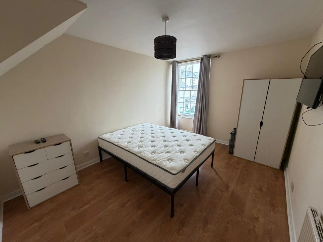 Furnished Room, Newport Road - Photo 2