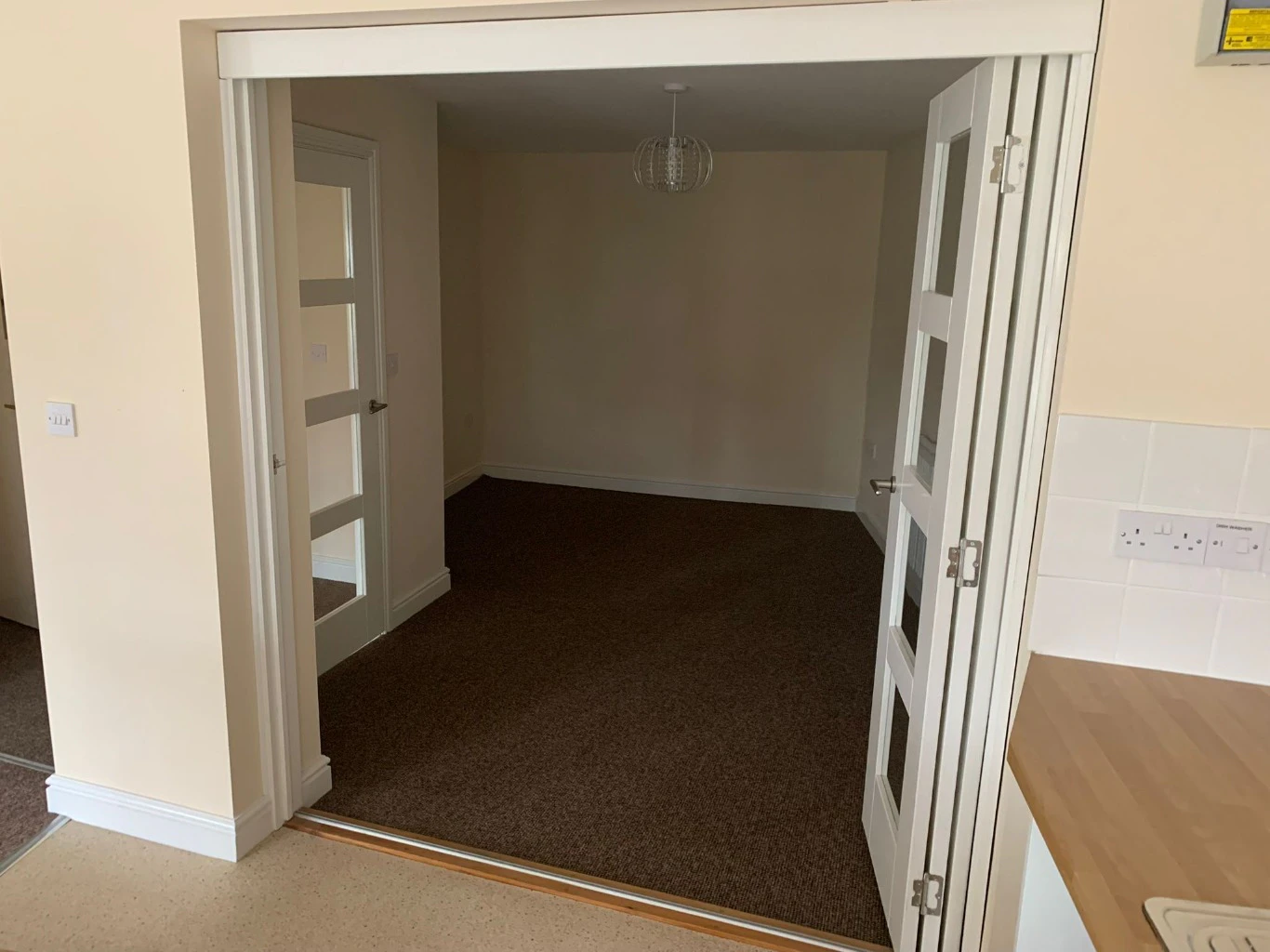 1 Bed Flat, 3 The Square - Photo 4